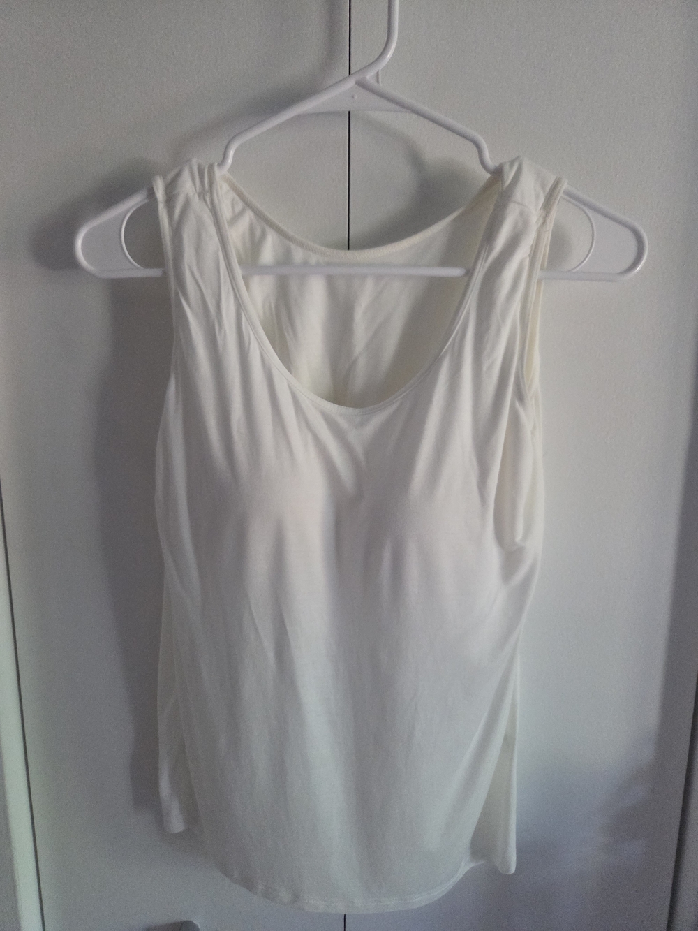 Women's Built-in Bra Scoop Neck White Braless Tank Top